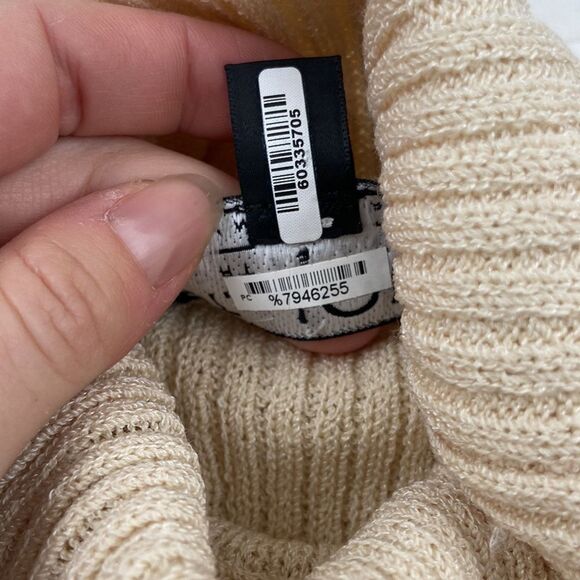 Vintage St. John Sport Essential Ribbed Tan Sleeveless Turtleneck Sweater size M - Picture 3 of 8
